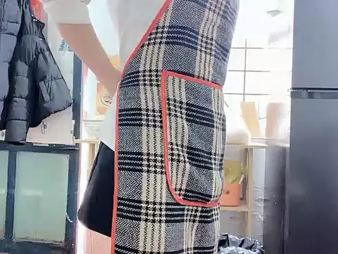 Snapshot of hilovely211 chatting on 12/15/25, 02:49 hilovely211 online show from 12/15/25, 02:49