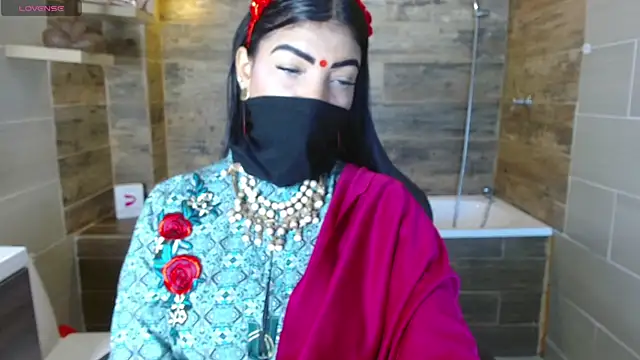 Snapshot of Iniya_Parul chatting on 04/20/26, 02:42 Iniya Parul online show from 04/20/26, 02:42