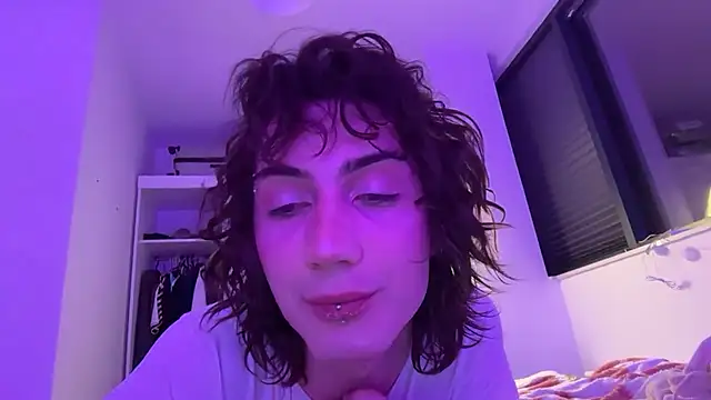 kira yoshika9e online show from 04/19/26, 01:38