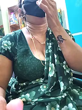 Snapshot of hot-telugu-queen chatting on 11/12/25, 07:31 hot-telugu-queen online show from 11/12/25, 07:31