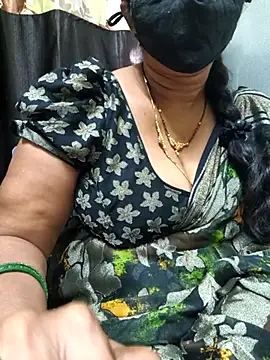 Snapshot of hot-telugu-queen chatting on 11/17/25, 06:30 hot-telugu-queen online show from 11/17/25, 06:30