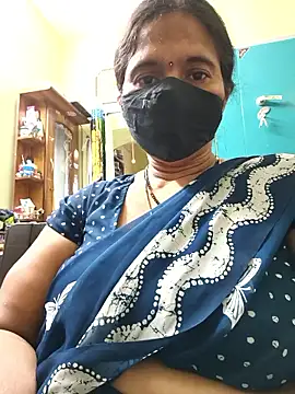 Snapshot of hot-telugu-queen chatting on 12/17/25, 07:25 hot-telugu-queen online show from 12/17/25, 07:25