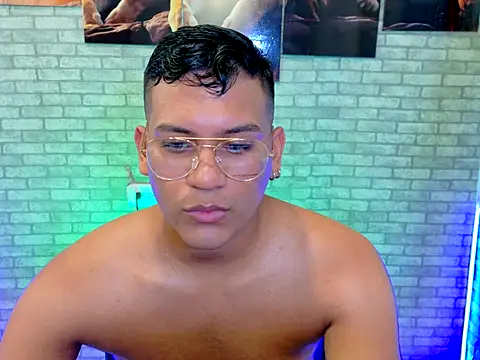 Snapshot of ThomasAxel chatting on 11/03/25, 08:43 ThomasAxel online show from 11/03/25, 08:43