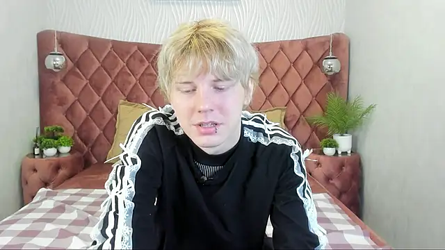 Snapshot of KevinMilky chatting on 10/24/25, 02:57 KevinMilky online show from 10/24/25, 02:57