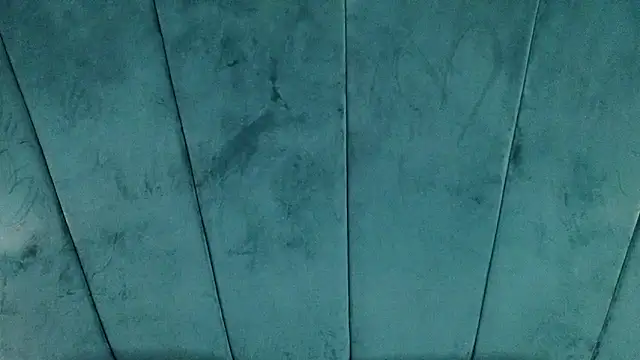 Snapshot of Aaron_Eze chatting on 10/29/25, 11:39 Aaron Eze online show from 10/29/25, 11:39