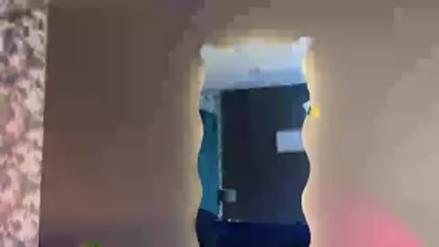 Snapshot of Aaron_Eze chatting on 11/22/25, 08:30 Aaron Eze online show from 11/22/25, 08:30