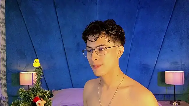 Snapshot of Aaron_Eze chatting on 12/04/25, 11:46 Aaron Eze online show from 12/04/25, 11:46