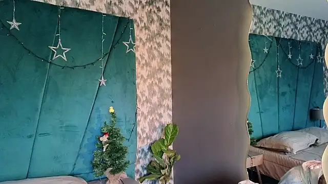 Snapshot of Aaron_Eze chatting on 12/05/25, 08:38 Aaron Eze online show from 12/05/25, 08:38