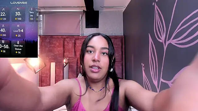 Snapshot of Rachel__Jonees chatting on 10/21/25, 12:06 Rachel  Jonees online show from 10/21/25, 12:06