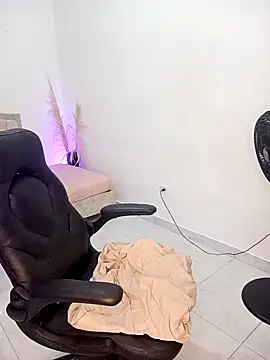 Snapshot of Noah_Cherry chatting on 11/02/25, 04:15 Noah Cherry online show from 11/02/25, 04:15