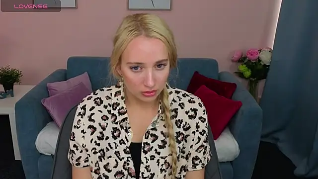 AuroraSkyee online show from 10/20/25, 01:11