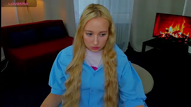 AuroraSkyee online show from 10/28/25, 12:30