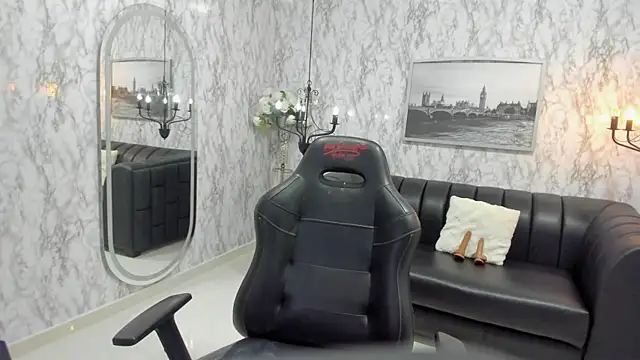 AlexandraMilff online show from 11/12/25, 11:25