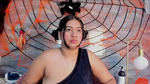 lilithst  online show from 10/18/25, 08:42