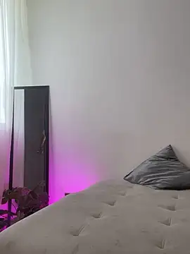 Snapshot of Esmeraldalcl chatting on 12/13/25, 09:09 Esmeraldalcl online show from 12/13/25, 09:09