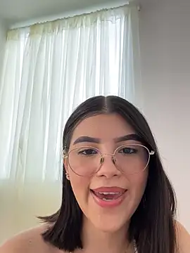 Snapshot of Julietalcl chatting on 10/21/25, 09:04 Julietalcl online show from 10/21/25, 09:04