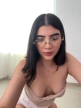 Snapshot of Julietalcl chatting on 11/17/25, 09:09 Julietalcl online show from 11/17/25, 09:09