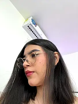 Snapshot of Julietalcl chatting on 11/30/25, 06:45 Julietalcl online show from 11/30/25, 06:45