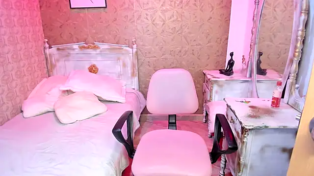 Sara clk online show from 12/17/25, 08:04