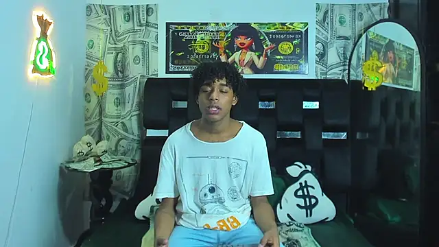 Snapshot of Latin_Femboy13 chatting on 10/15/25, 07:47 Latin Femboy13 online show from 10/15/25, 07:47