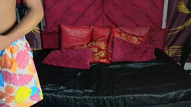 Snapshot of Latin_Femboy13 chatting on 10/18/25, 09:43 Latin Femboy13 online show from 10/18/25, 09:43