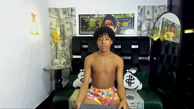 Snapshot of Latin_Femboy13 chatting on 10/21/25, 07:36 Latin Femboy13 online show from 10/21/25, 07:36