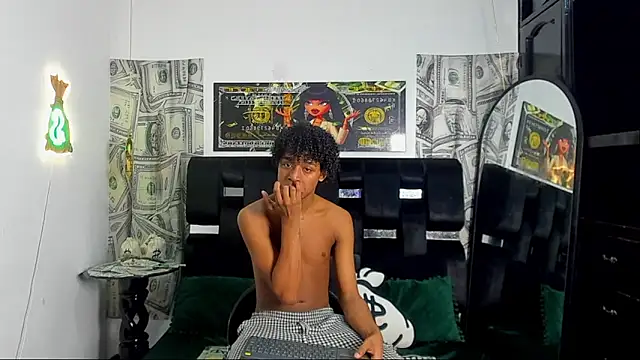 Snapshot of Latin_Femboy13 chatting on 10/22/25, 07:46 Latin Femboy13 online show from 10/22/25, 07:46