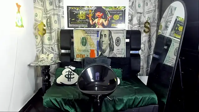 Snapshot of Latin_Femboy13 chatting on 10/24/25, 07:32 Latin Femboy13 online show from 10/24/25, 07:32