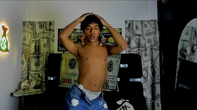 Snapshot of Latin_Femboy13 chatting on 10/25/25, 07:30 Latin Femboy13 online show from 10/25/25, 07:30