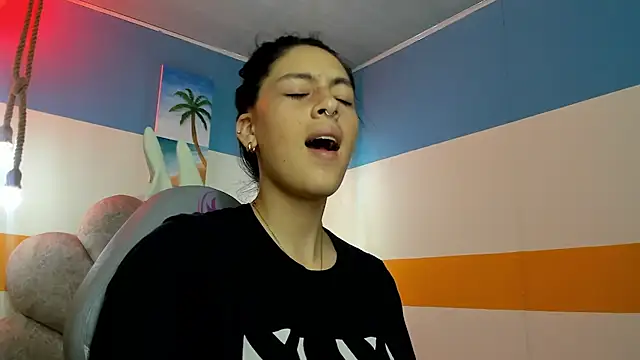 moon winy online show from 10/31/25, 11:33