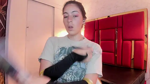 moon winy online show from 11/11/25, 11:43