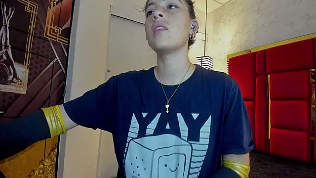 moon winy online show from 11/17/25, 11:27