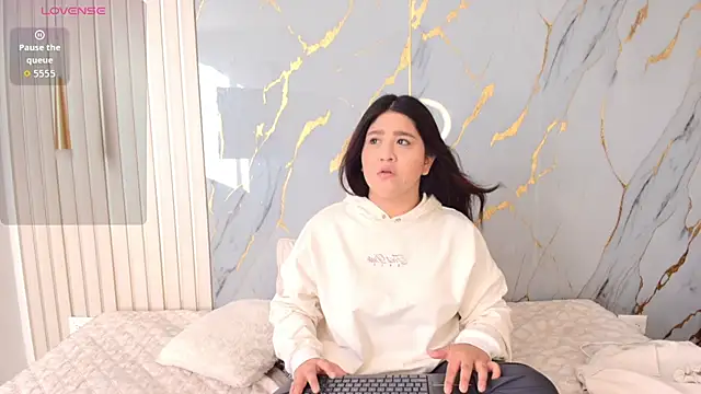 Mia Sun14 online show from 10/24/25, 12:12