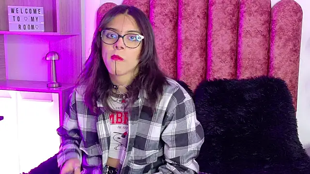 Snapshot of Lullaby_Charade chatting on 11/21/25, 12:04 Lullaby Charade online show from 11/21/25, 12:04