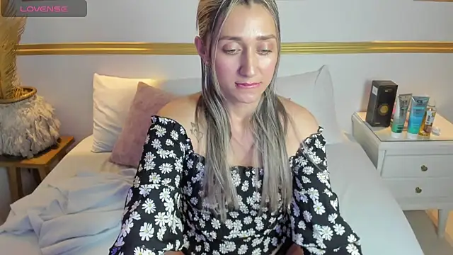 karlyy  online show from 10/27/25, 08:02