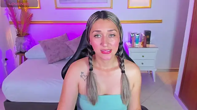 karlyy  online show from 11/04/25, 07:24