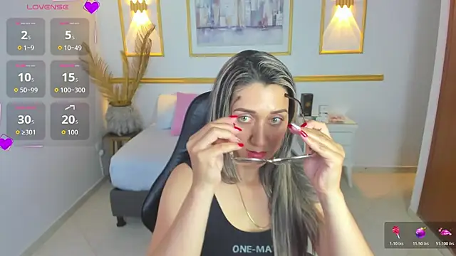 karlyy  online show from 11/21/25, 07:12