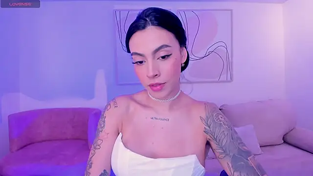 Snapshot of ChristineFord_ chatting on 11/05/25, 06:08 ChristineFord online show from 11/05/25, 06:08