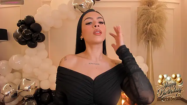 Snapshot of ChristineFord_ chatting on 11/06/25, 12:50 ChristineFord online show from 11/06/25, 12:50