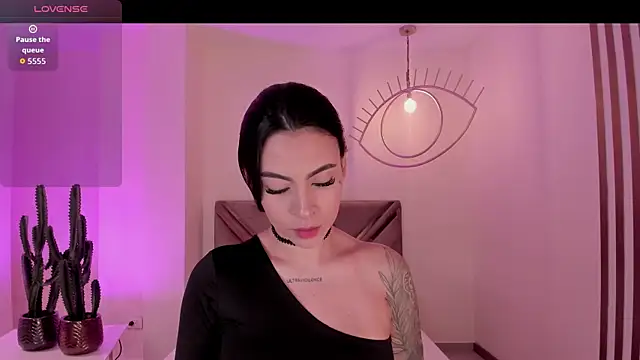 Snapshot of ChristineFord_ chatting on 11/12/25, 12:27 ChristineFord online show from 11/12/25, 12:27