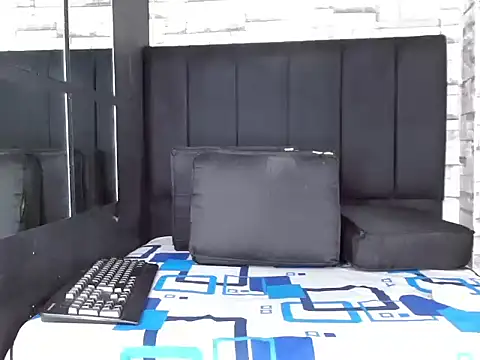 Snapshot of pether_hairy chatting on 11/02/25, 11:18 pether hairy online show from 11/02/25, 11:18