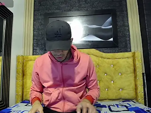 Snapshot of pether_hairy chatting on 12/14/25, 05:24 pether hairy online show from 12/14/25, 05:24