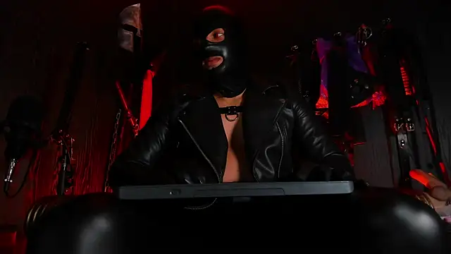 Snapshot of Master_Connor_BDSM chatting on 07/04/26, 01:06 Master Connor BDSM online show from 07/04/26, 01:06