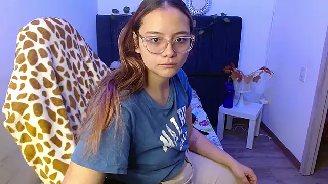 Red Lola  online show from 10/23/25, 01:10