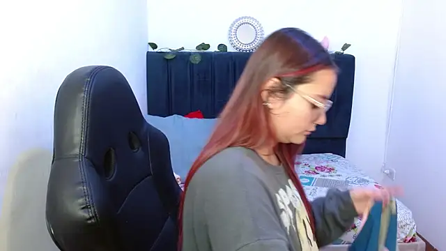 Red Lola  online show from 10/28/25, 12:52