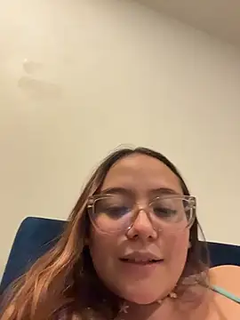 Red Lola  online show from 12/15/25, 12:59