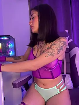 Maiaaa 11 online show from 12/18/25, 02:39