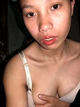 Snapshot of Lily-2k chatting on 10/24/25, 10:50 Lily-2k online show from 10/24/25, 10:50