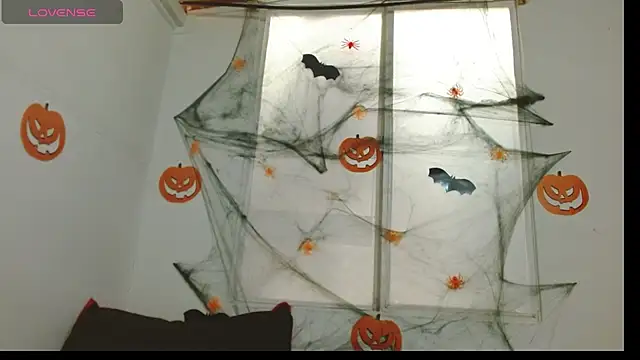 nicole-roman online show from 10/22/25, 01:00