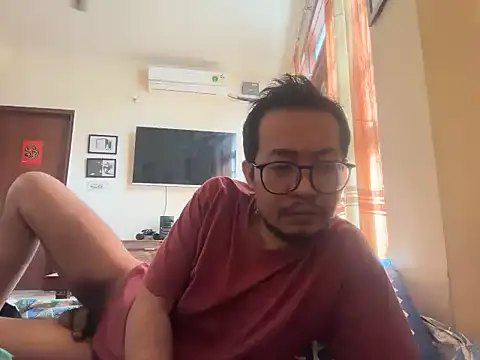 Snapshot of vikr692403 chatting on 10/16/25, 03:18 vikr692403 online show from 10/16/25, 03:18